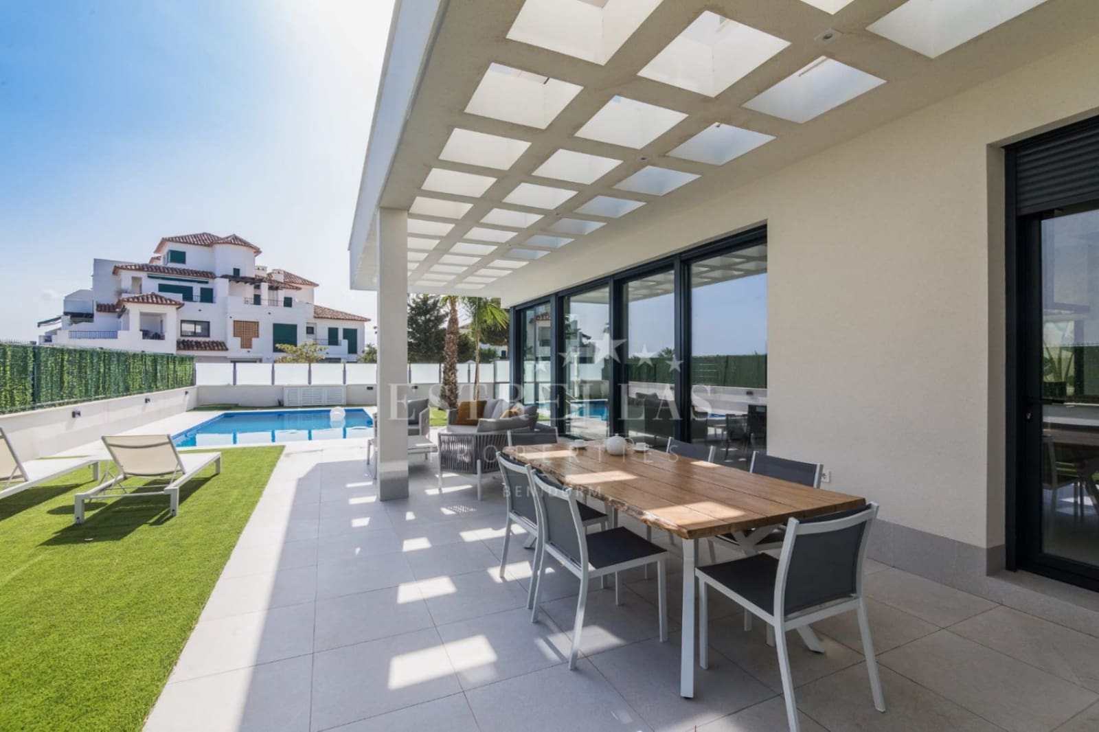 Chalet de 3 habitaciones en Finestrat en venta con piscina garaje - 1.300.000 € (Ref: 8436041)