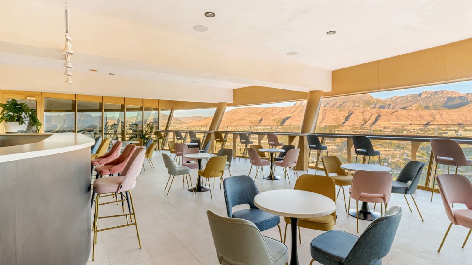 3 sypialnia Apartament na sprzedaż w Benidorm z basenem garażem - 1 170 000 € (Ref: 8476995)