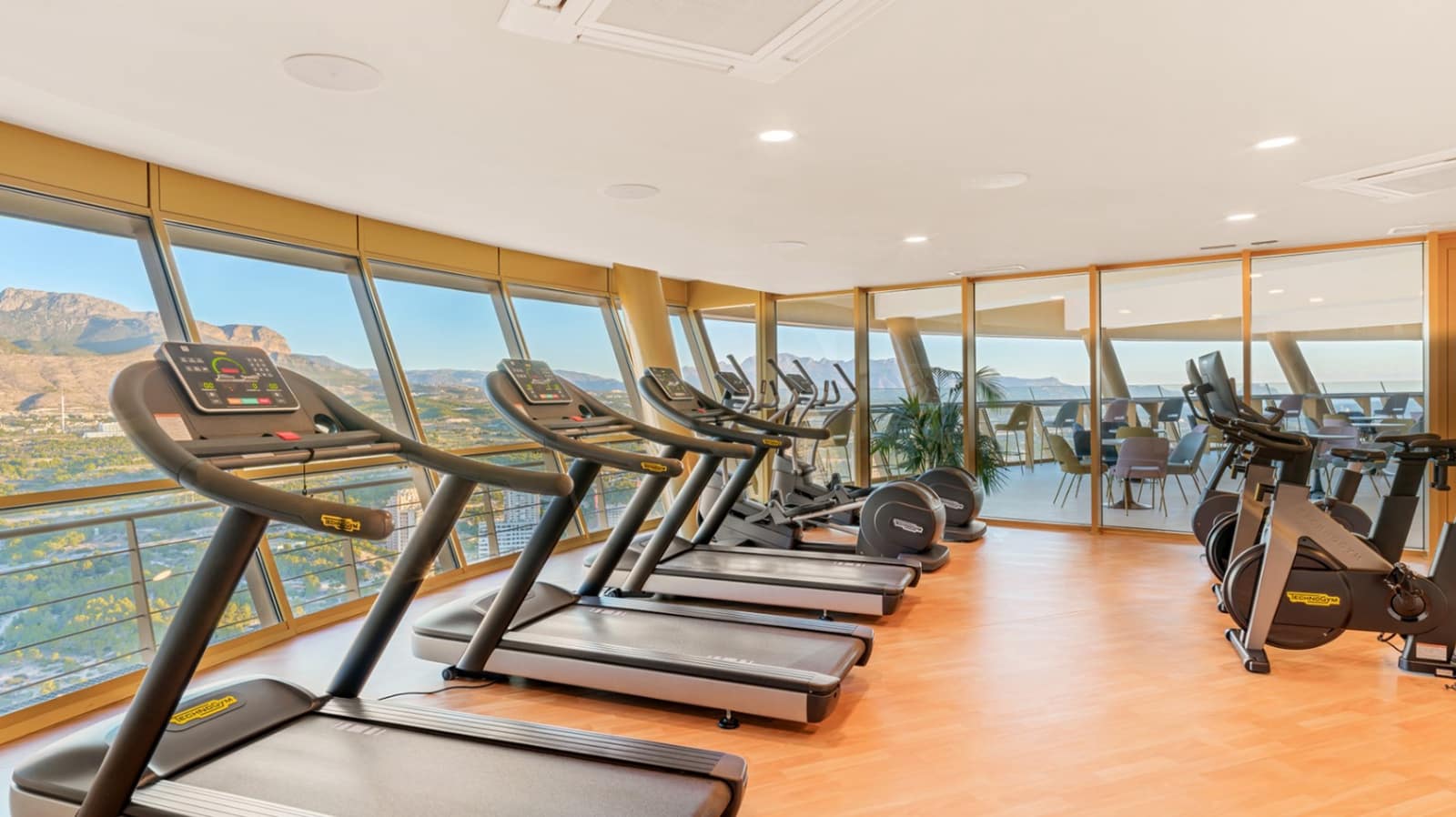 3 sypialnia Apartament na sprzedaż w Benidorm z basenem garażem - 1 170 000 € (Ref: 8476995)