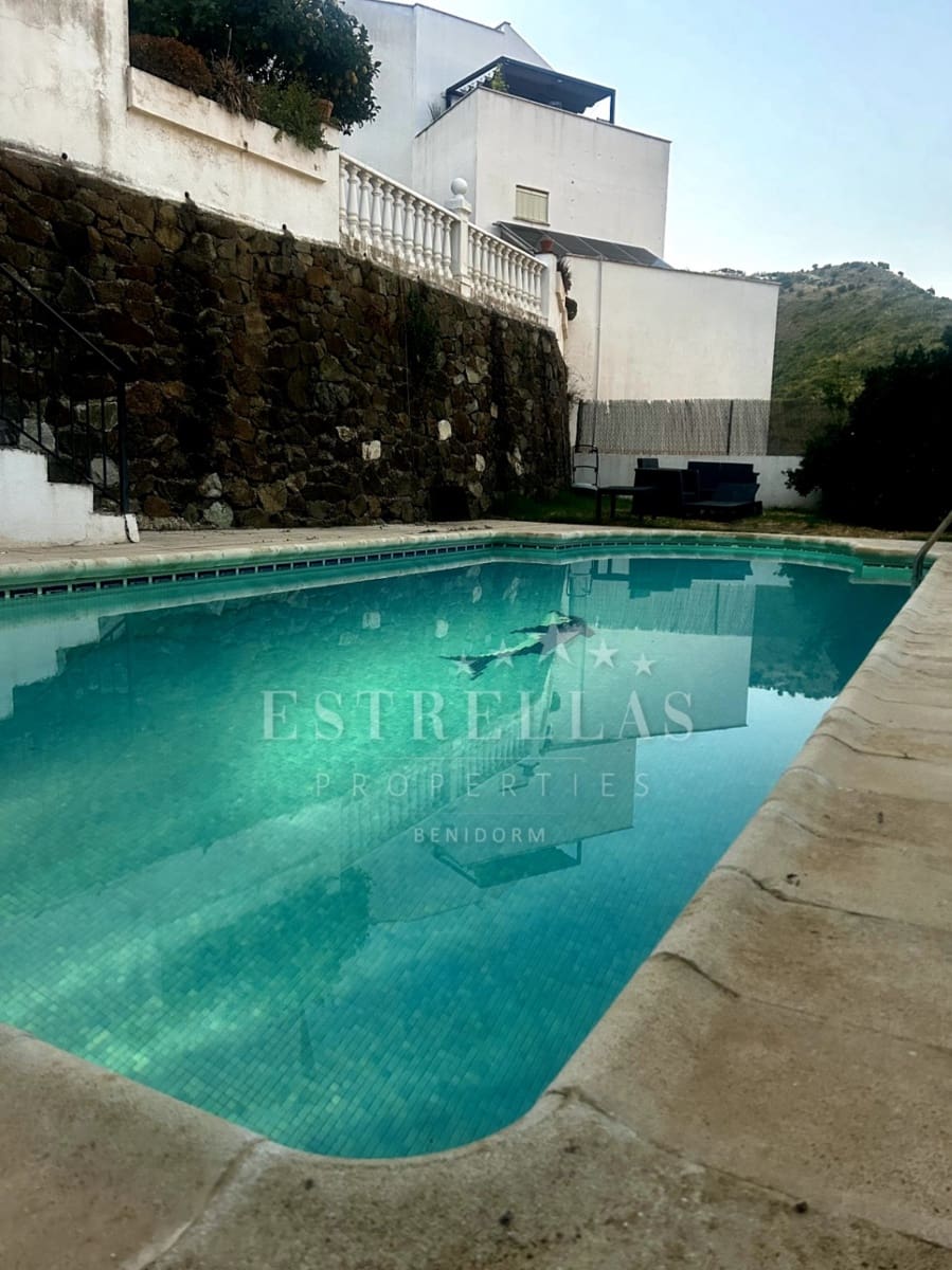 4 slaapkamer Villa te koop in Benahavis met zwembad garage - € 950.000 (Ref: 8486760)