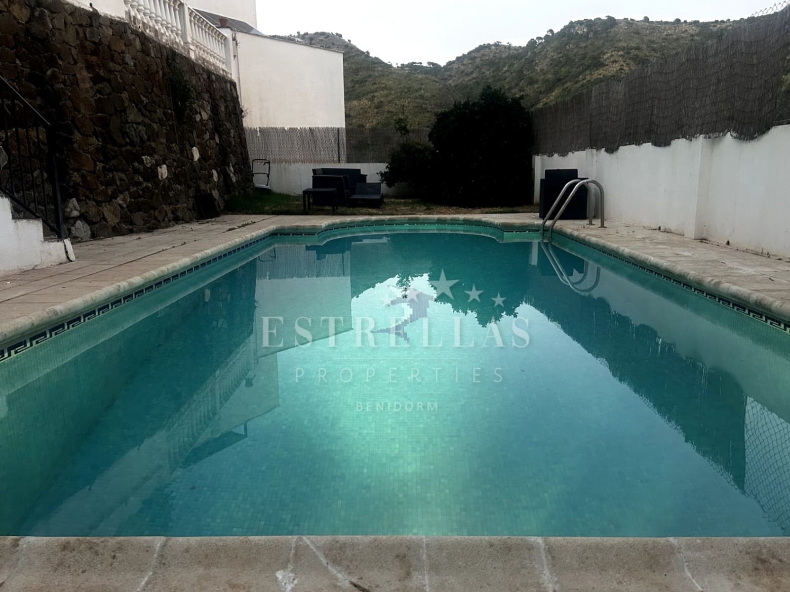 4 slaapkamer Villa te koop in Benahavis met zwembad garage - € 950.000 (Ref: 8486760)