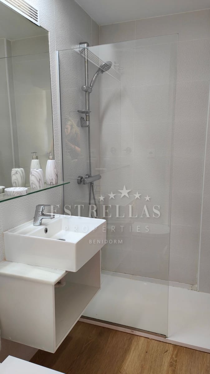 1 soveværelse Lejlighed til salg i Benidorm med swimmingpool garage - € 183.000 (Ref: 8513945)