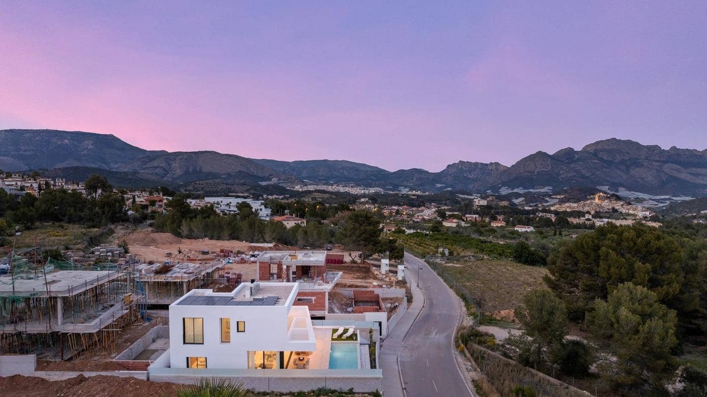 Chalet de 4 habitaciones en Polop en venta con piscina - 725.000 € (Ref: 9067117)