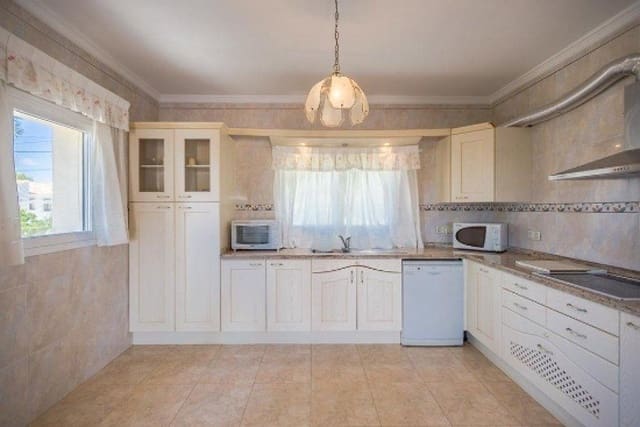 Chalet de 12 habitaciones en Calpe / Calp en venta con piscina - 1.500.000 € (Ref: 9067301)