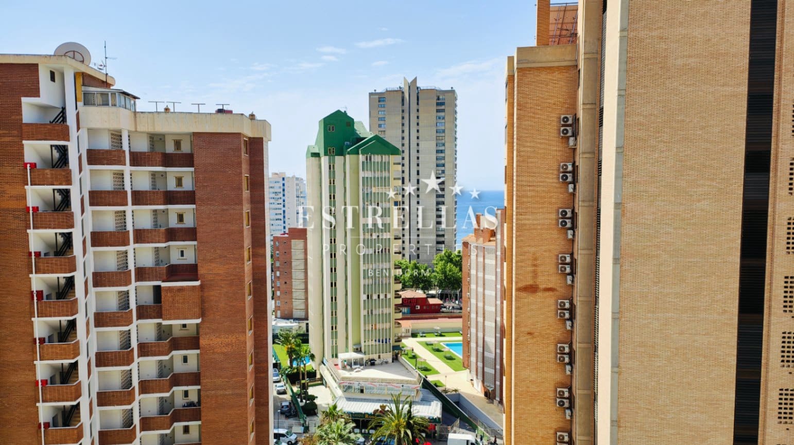 1 Zimmer Apartment zu verkaufen in Benidorm mit Pool Garage - 231.000 € (Ref: 9067498)