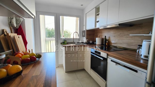 2 soverom Leilighet til salgs i Benidorm med svømmebasseng garasje - € 279 000 (Ref: 9067532)