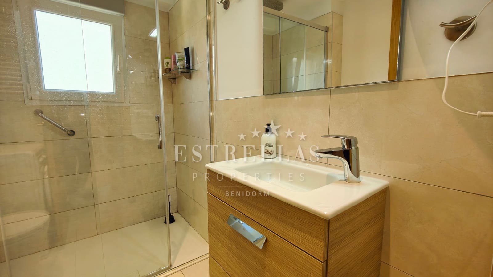 2 soverom Leilighet til salgs i Benidorm med svømmebasseng garasje - € 279 000 (Ref: 9067532)