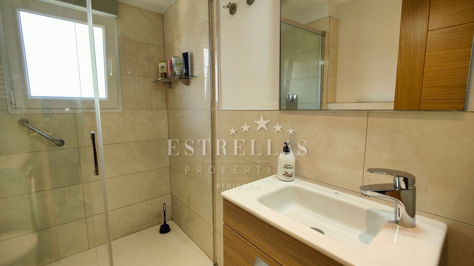 2 soverom Leilighet til salgs i Benidorm med svømmebasseng garasje - € 279 000 (Ref: 9067532)