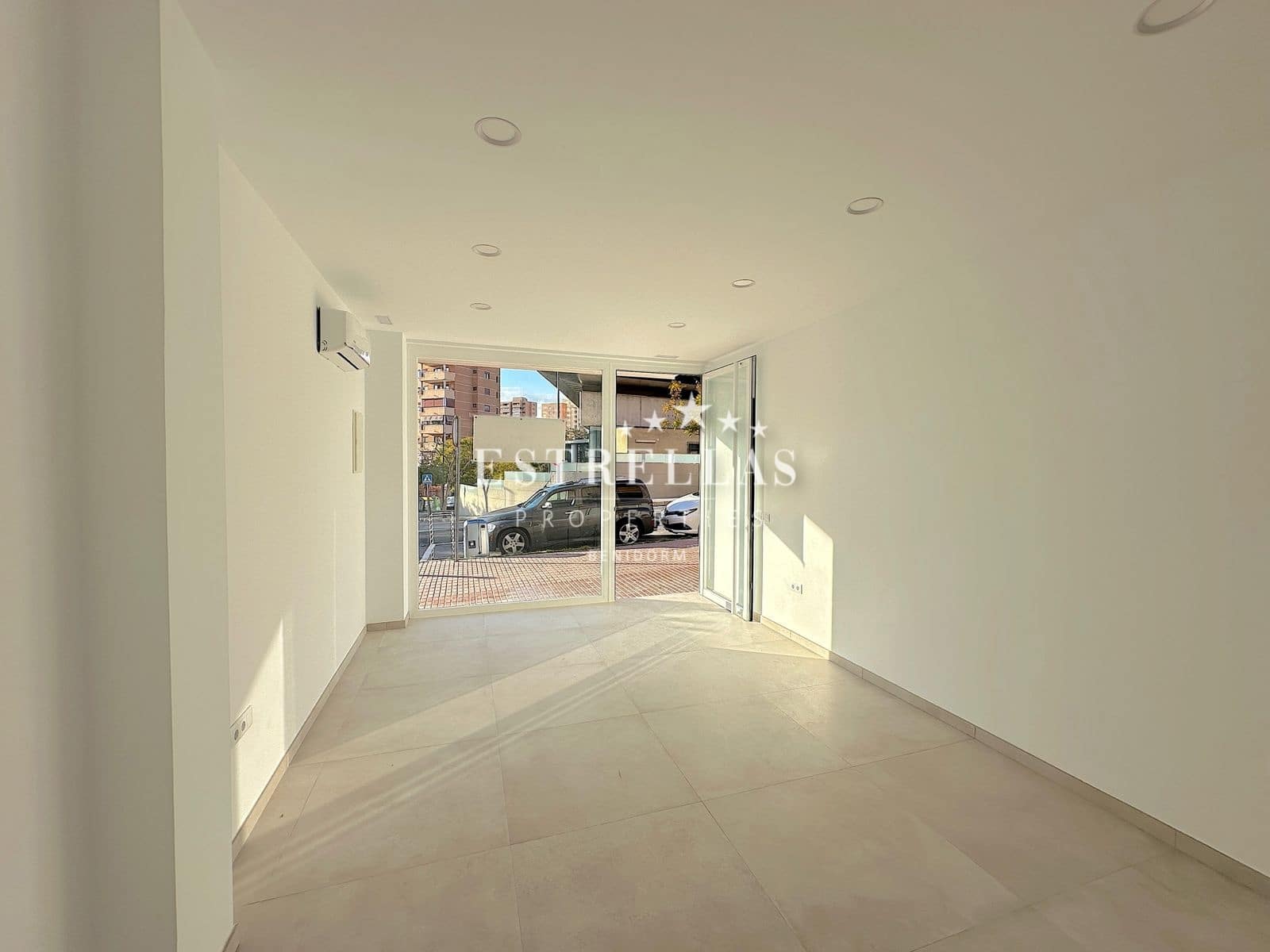 Erhverv til salg i Benidorm - € 119.000 (Ref: 9067557)