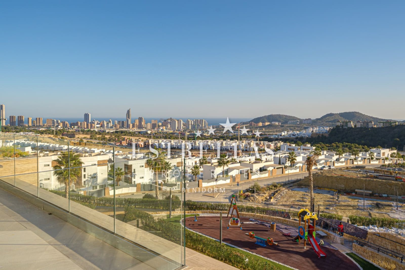 3 sypialnia Apartament na sprzedaż w Finestrat z basenem garażem - 585 000 € (Ref: 9067664)