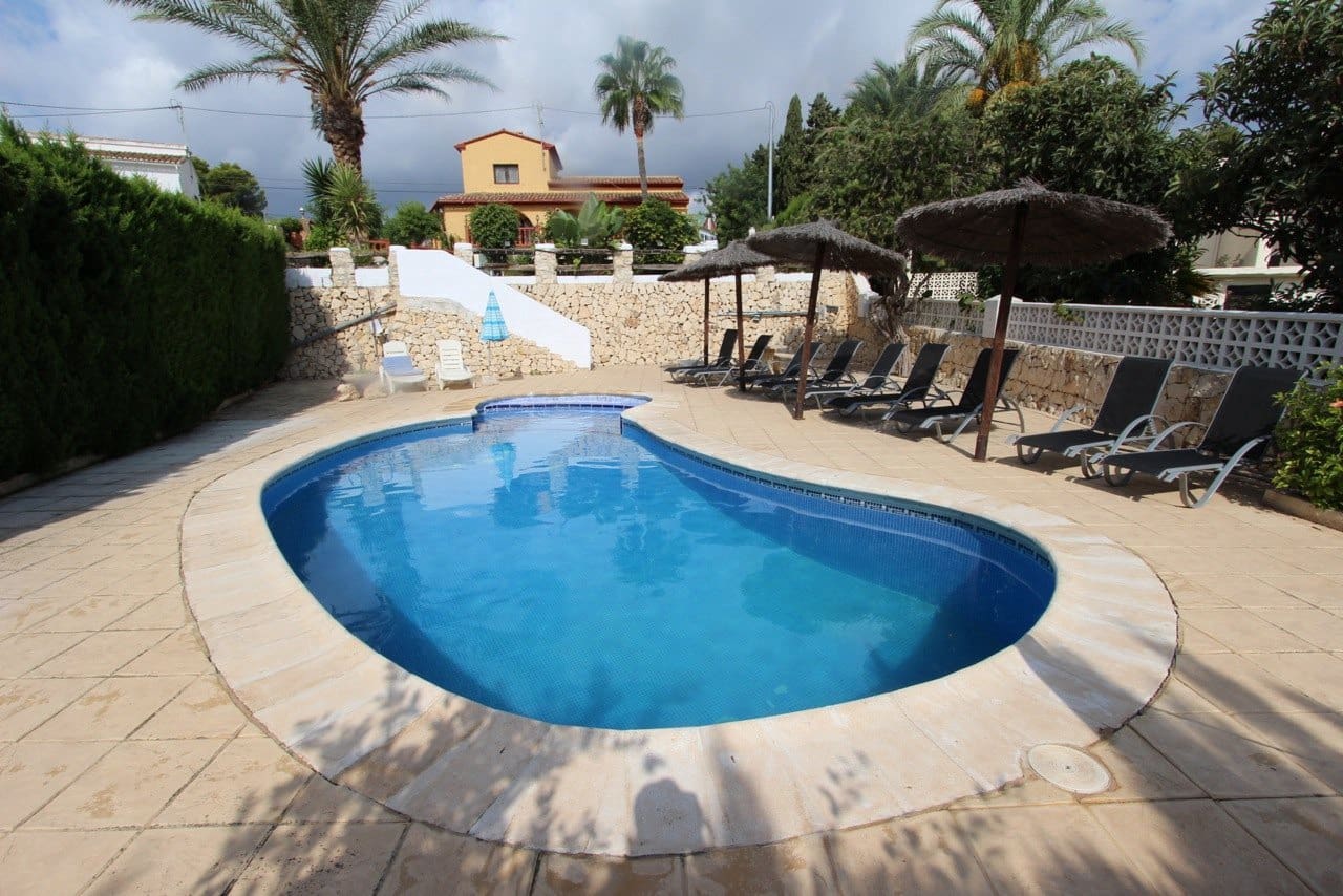 7 Zimmer Villa zu verkaufen in Calpe / Calp mit Pool - 1.200.000 € (Ref: 9067877)
