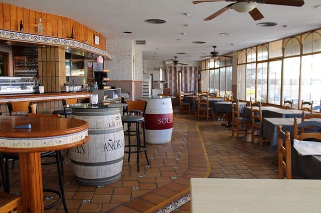 Commercieel te koop in Calpe / Calp met zwembad - € 1.100.000 (Ref: 9067887)