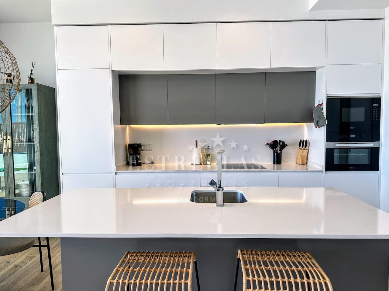 3 makuuhuone Huvila myytävänä paikassa Finestrat mukana uima-altaan 
autotalli - 595 000 € (Ref: 9068029)