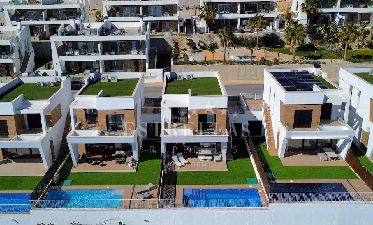 3 makuuhuone Huvila myytävänä paikassa Finestrat mukana uima-altaan 
autotalli - 595 000 € (Ref: 9068029)