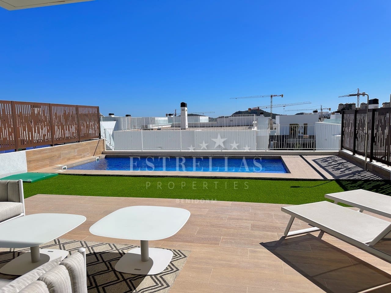 3 makuuhuone Huvila myytävänä paikassa Finestrat mukana uima-altaan 
autotalli - 595 000 € (Ref: 9068029)