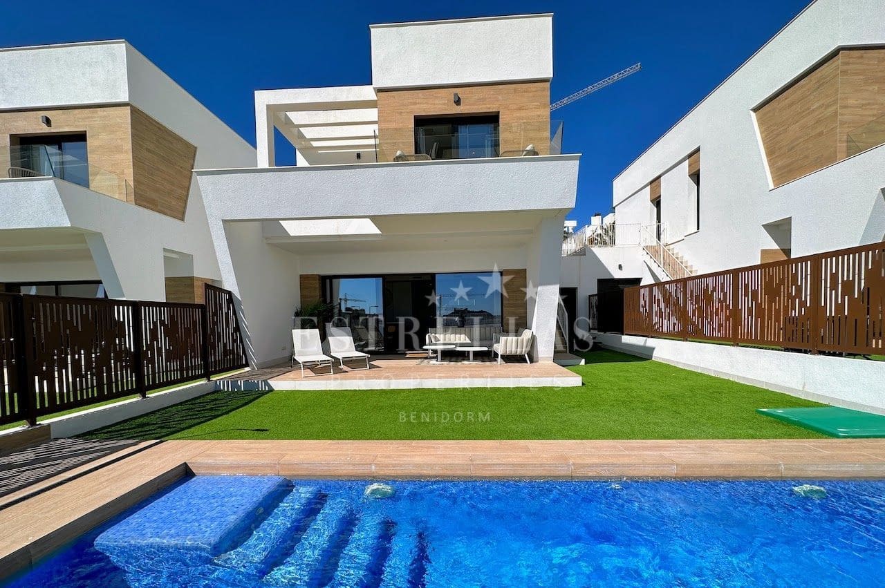 3 makuuhuone Huvila myytävänä paikassa Finestrat mukana uima-altaan 
autotalli - 595 000 € (Ref: 9068029)