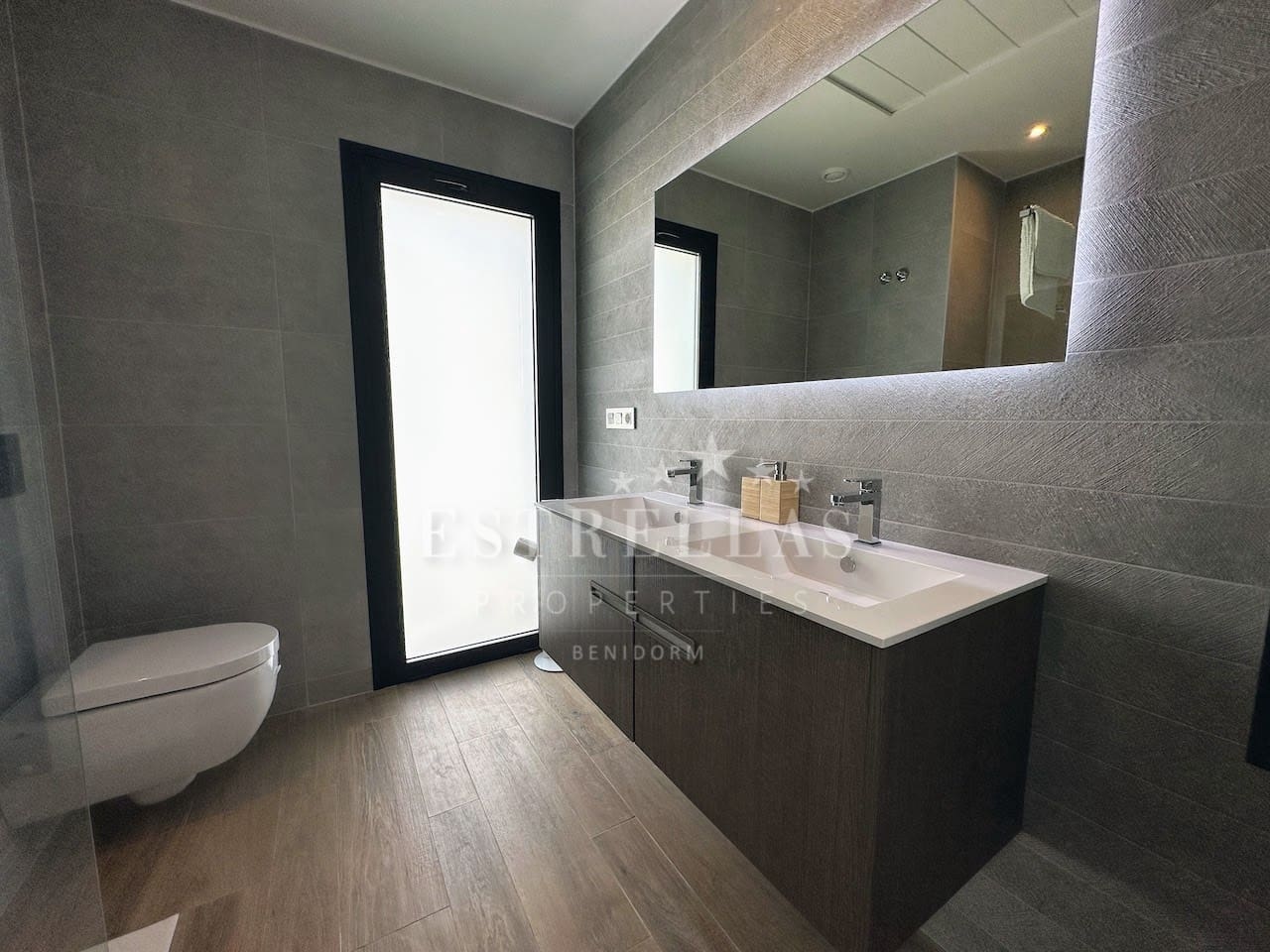 3 makuuhuone Huvila myytävänä paikassa Finestrat mukana uima-altaan 
autotalli - 595 000 € (Ref: 9068029)