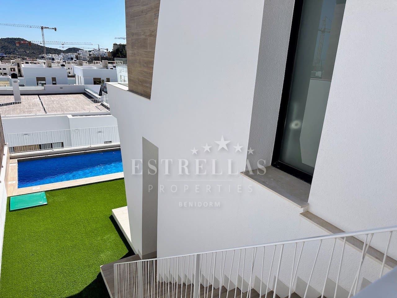 3 makuuhuone Huvila myytävänä paikassa Finestrat mukana uima-altaan 
autotalli - 595 000 € (Ref: 9068029)