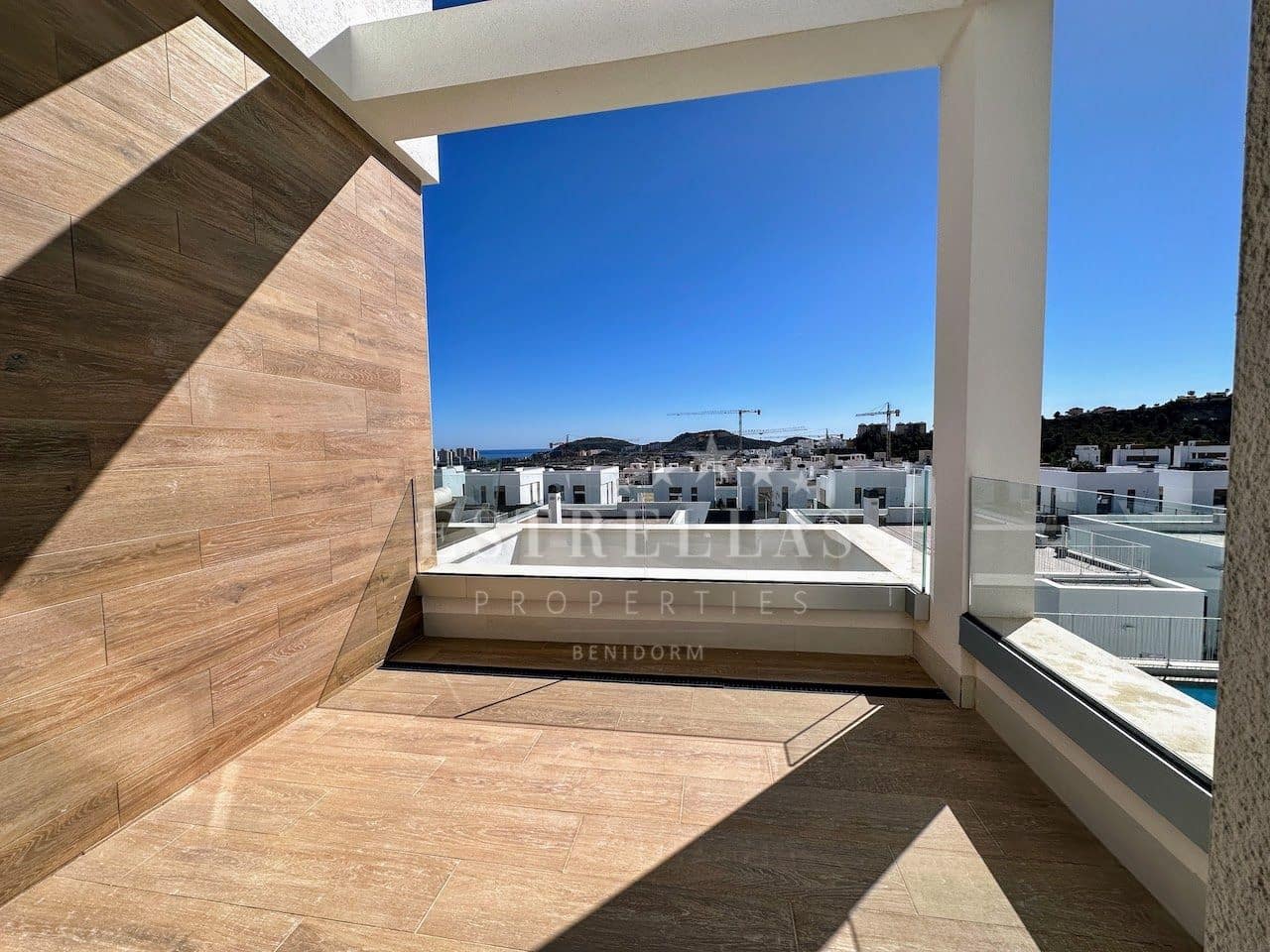 3 makuuhuone Huvila myytävänä paikassa Finestrat mukana uima-altaan 
autotalli - 595 000 € (Ref: 9068029)