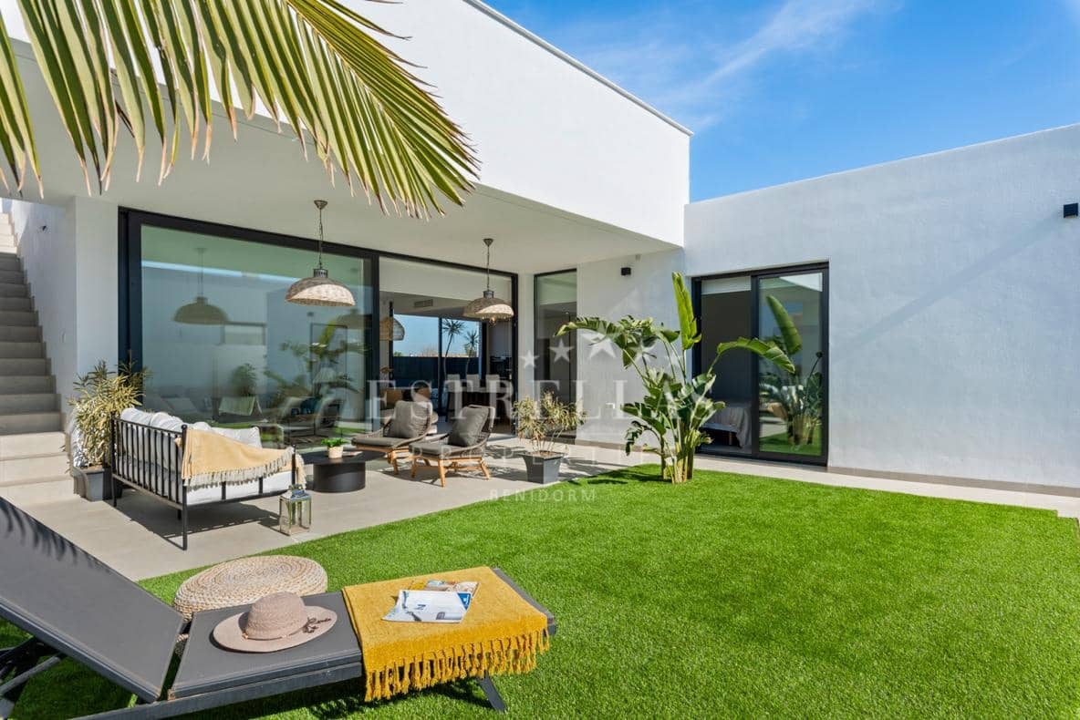 3 bedroom Villa for sale in Mar de Cristal with pool garage - € 549,000 (Ref: 9068032)