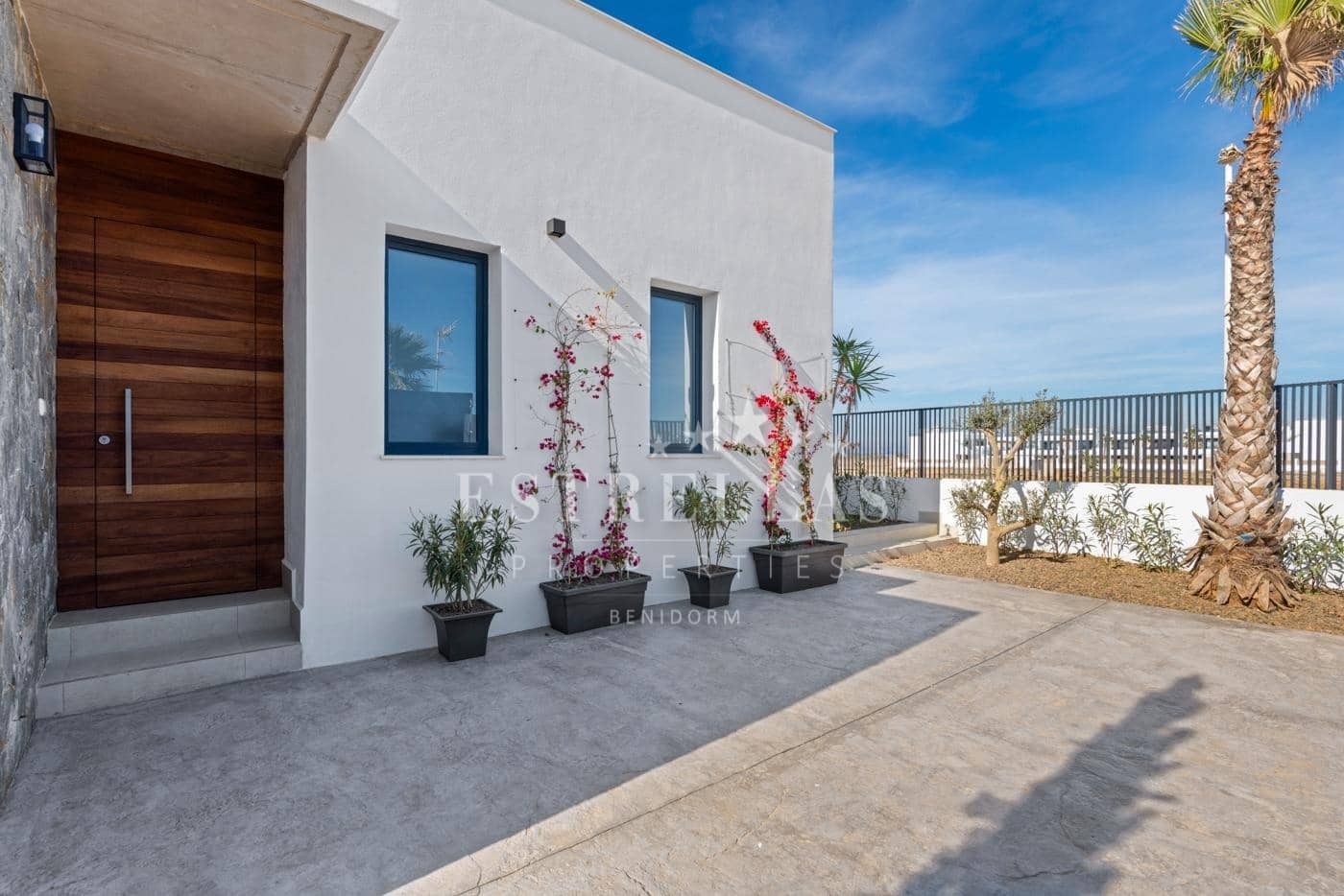 3 bedroom Villa for sale in Mar de Cristal with pool garage - € 549,000 (Ref: 9068032)