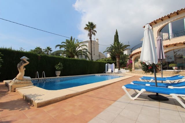 Chalet de 5 habitaciones en Calpe / Calp en venta con piscina - 825.000 € (Ref: 9068280)