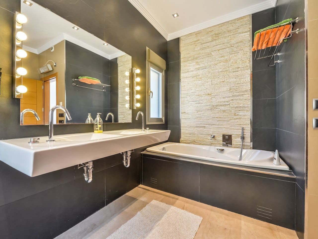 6 bedroom Villa for sale in Benissa with pool - € 1,900,000 (Ref: 9068305)