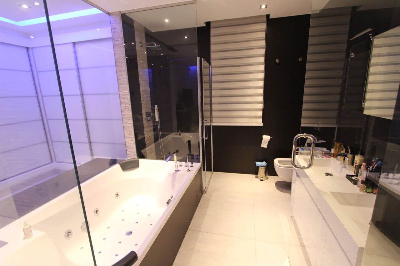 4 bedroom Villa for sale in Calpe / Calp with pool - € 1,890,000 (Ref: 9068322)