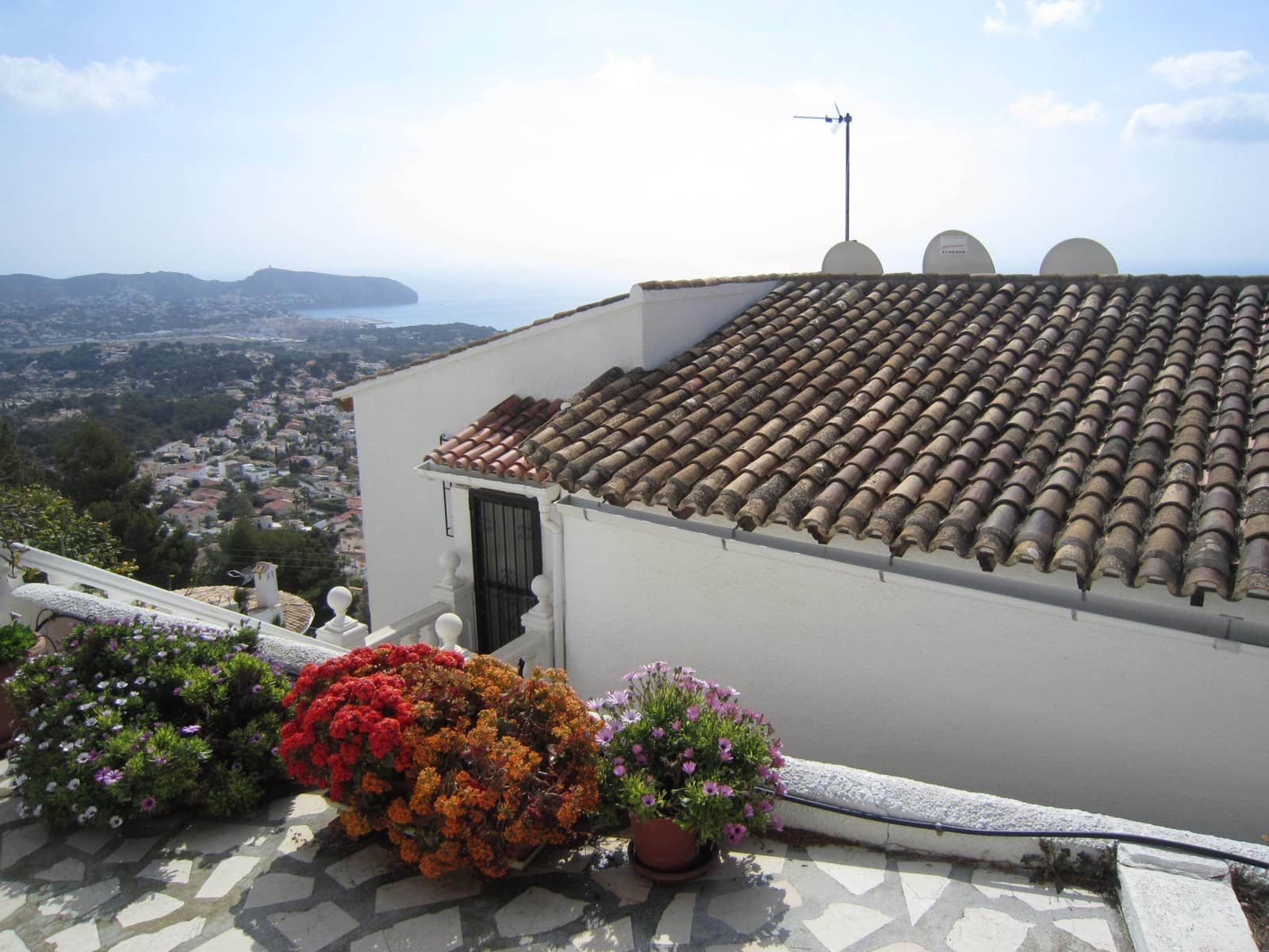 Chalet de 3 habitaciones en Moraira en venta con piscina - 750.000 € (Ref: 9068333)