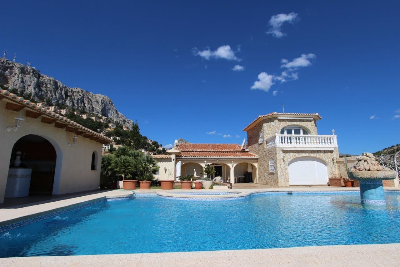 6 Zimmer Villa zu verkaufen in Calpe / Calp - 1.350.000 € (Ref: 9068345)