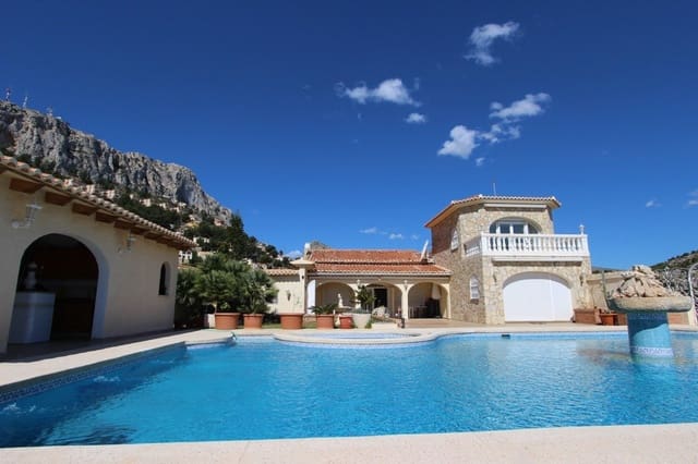 6 Zimmer Villa zu verkaufen in Calpe / Calp - 1.350.000 € (Ref: 9068345)