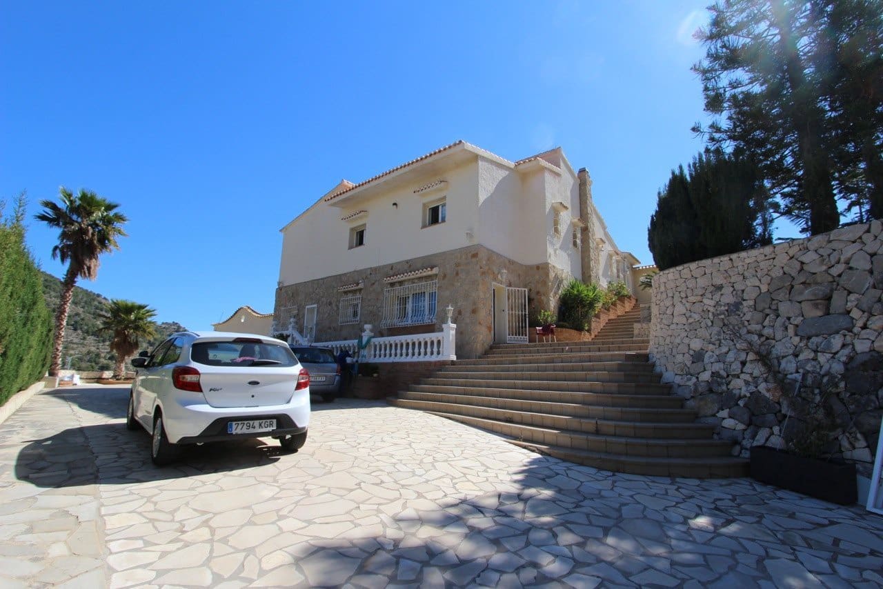 6 Zimmer Villa zu verkaufen in Calpe / Calp - 1.350.000 € (Ref: 9068345)
