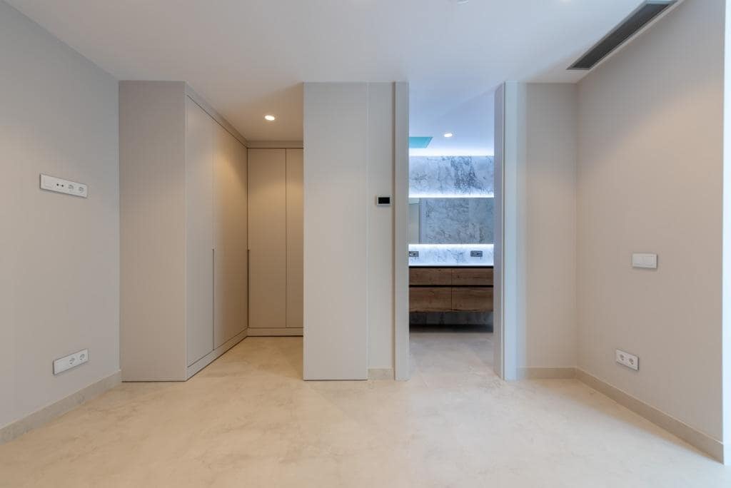 4 sypialnia Penthouse na sprzedaż w Benidorm z basenem garażem - 1 650 000 € (Ref: 9068354)