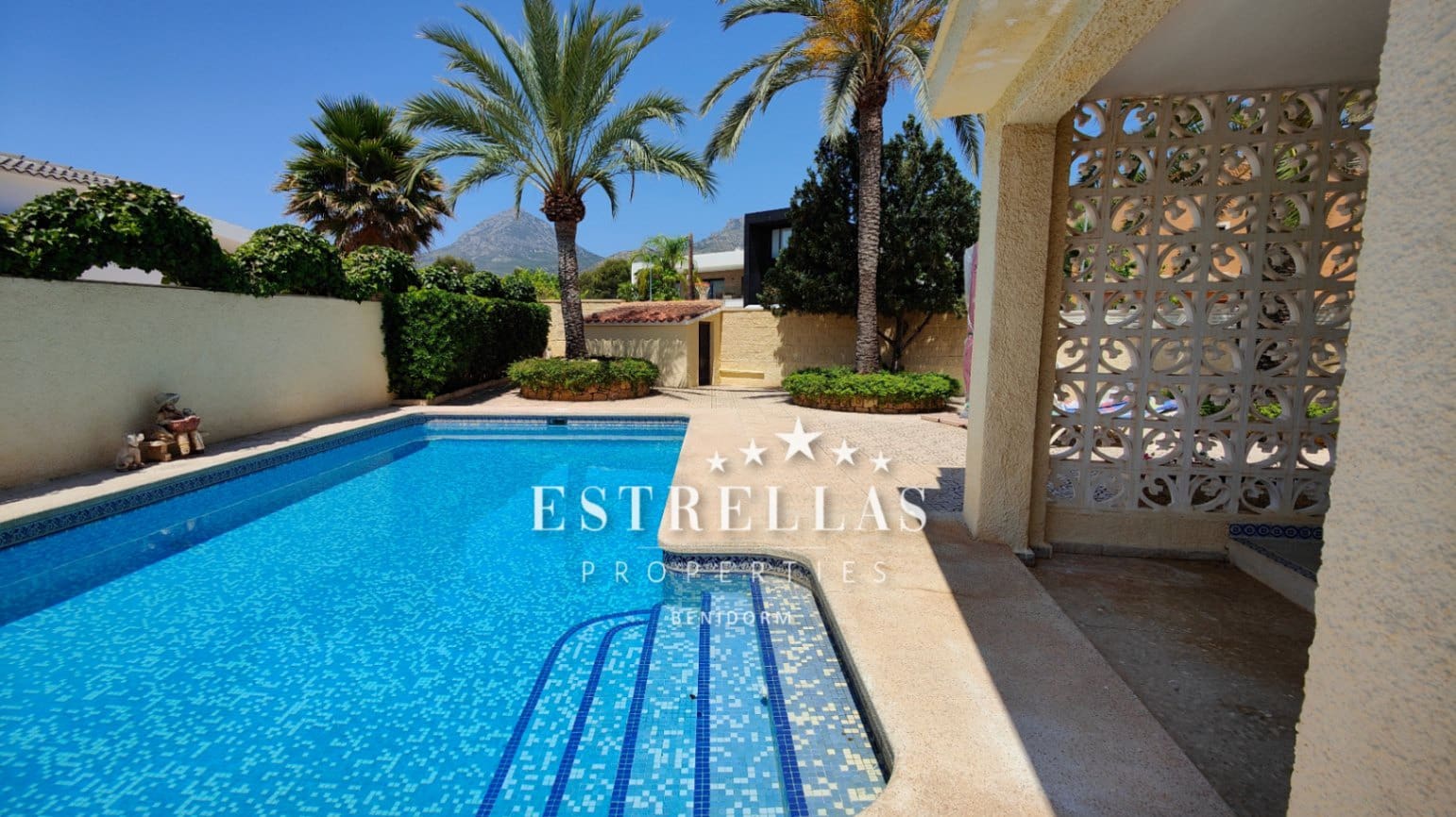 3 soverom Villa til salgs i La Nucia med svømmebasseng garasje - € 489 000 (Ref: 9105348)