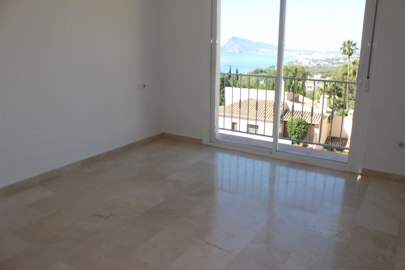4 bedroom Villa for sale in Altea with pool - € 550,000 (Ref: 9108160)