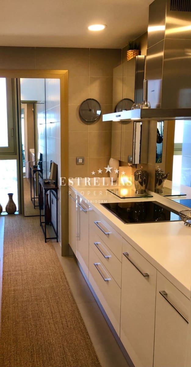 2 soverom Leilighet til salgs i Benidorm med svømmebasseng garasje - € 575 000 (Ref: 9164533)