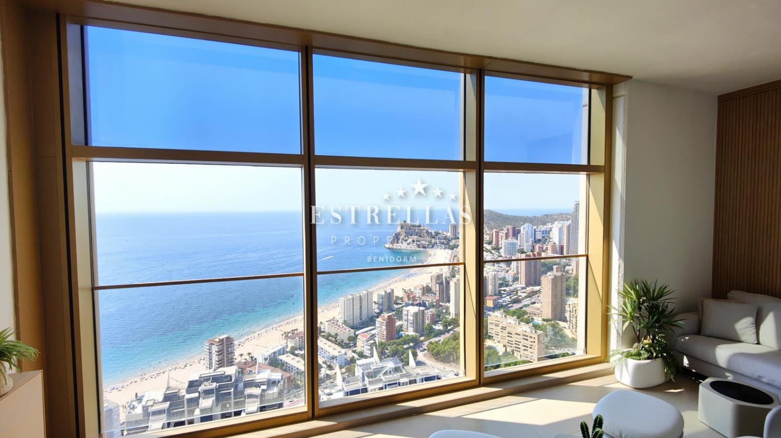 2 soverom Leilighet til salgs i Benidorm med svømmebasseng garasje - € 750 000 (Ref: 9186248)