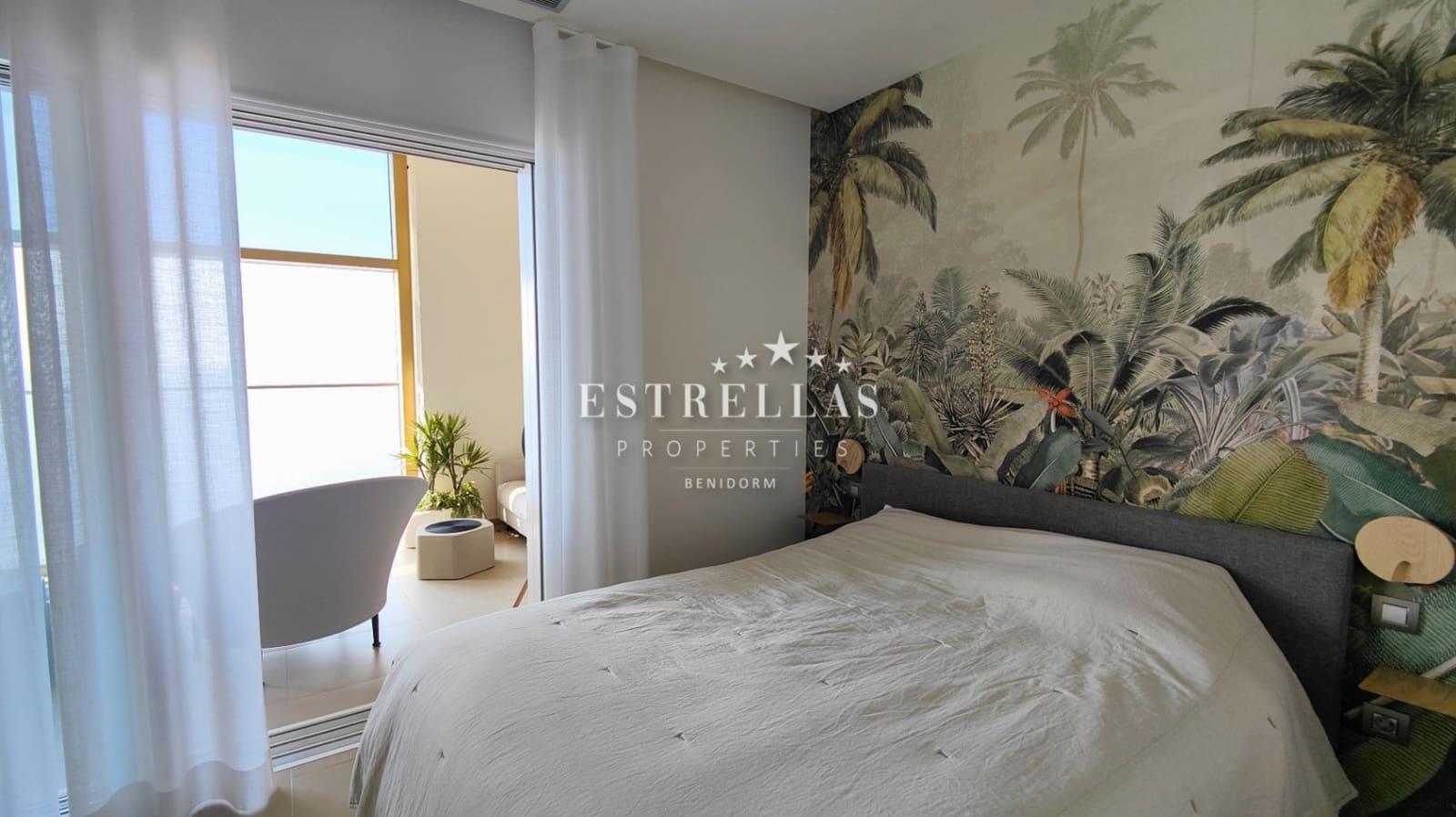 2 soverom Leilighet til salgs i Benidorm med svømmebasseng garasje - € 750 000 (Ref: 9186248)