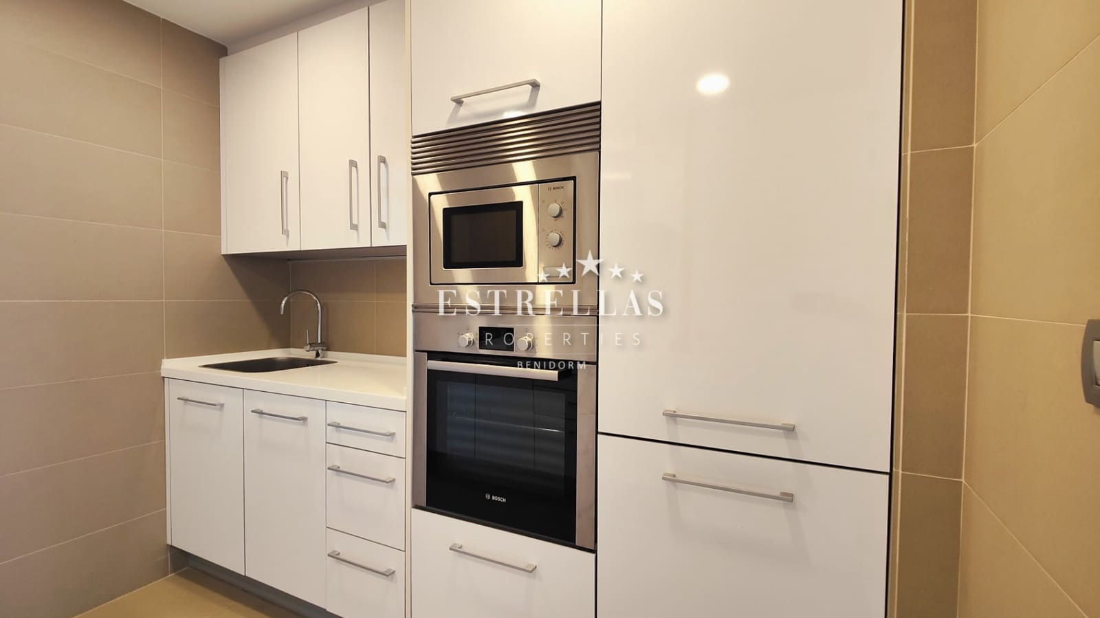 2 soverom Leilighet til salgs i Benidorm med svømmebasseng garasje - € 750 000 (Ref: 9186248)