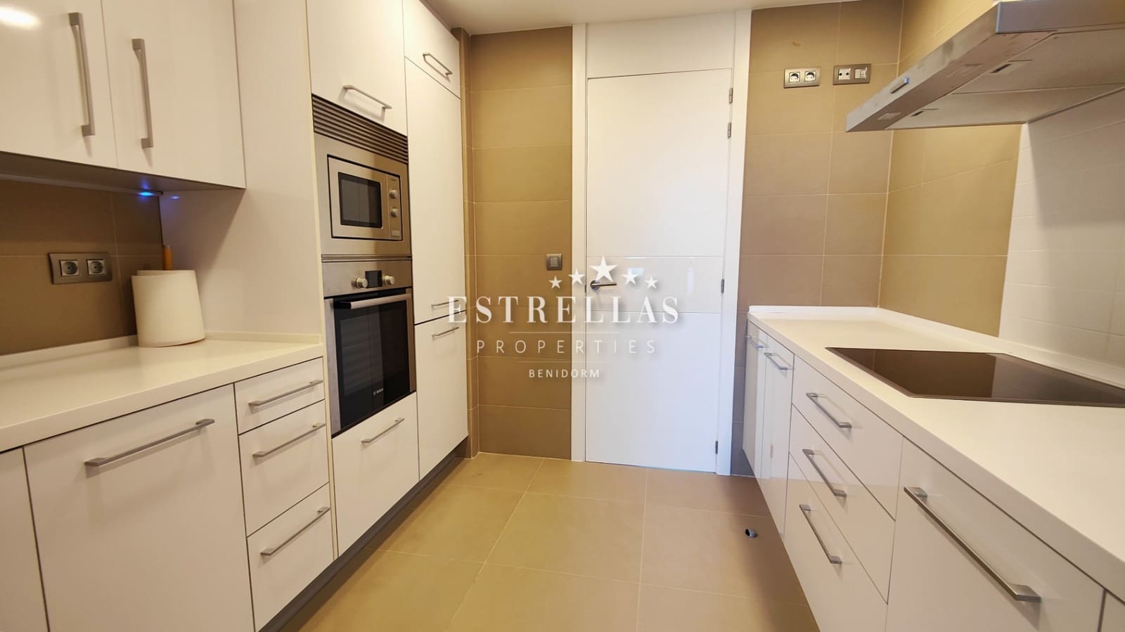 2 soverom Leilighet til salgs i Benidorm med svømmebasseng garasje - € 750 000 (Ref: 9186248)