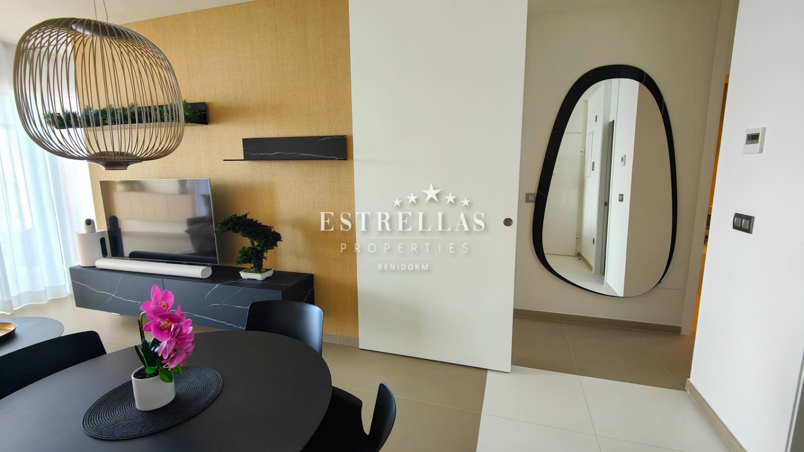 2 soverom Leilighet til salgs i Benidorm med svømmebasseng garasje - € 750 000 (Ref: 9186248)