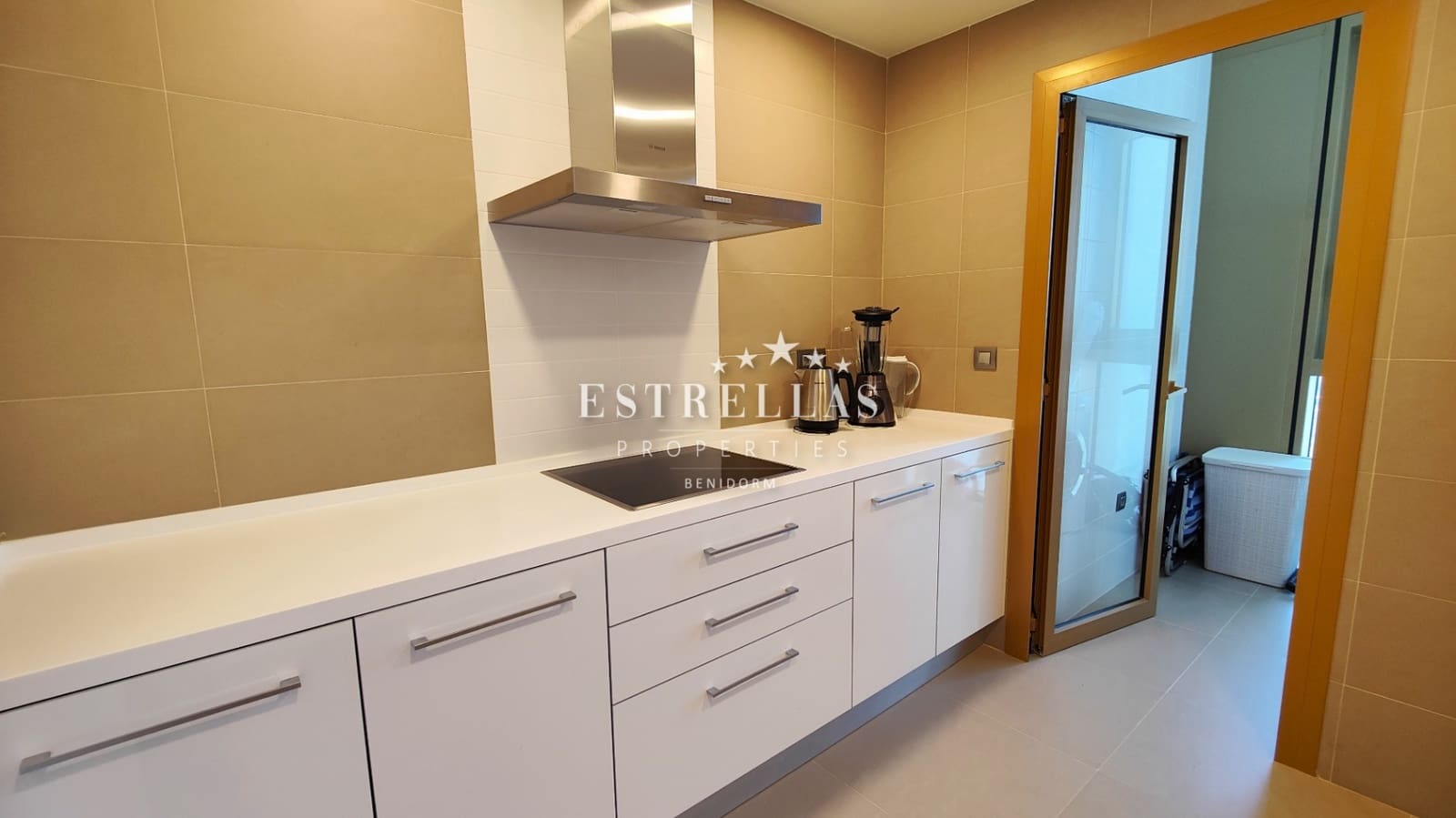 2 soverom Leilighet til salgs i Benidorm med svømmebasseng garasje - € 750 000 (Ref: 9186248)