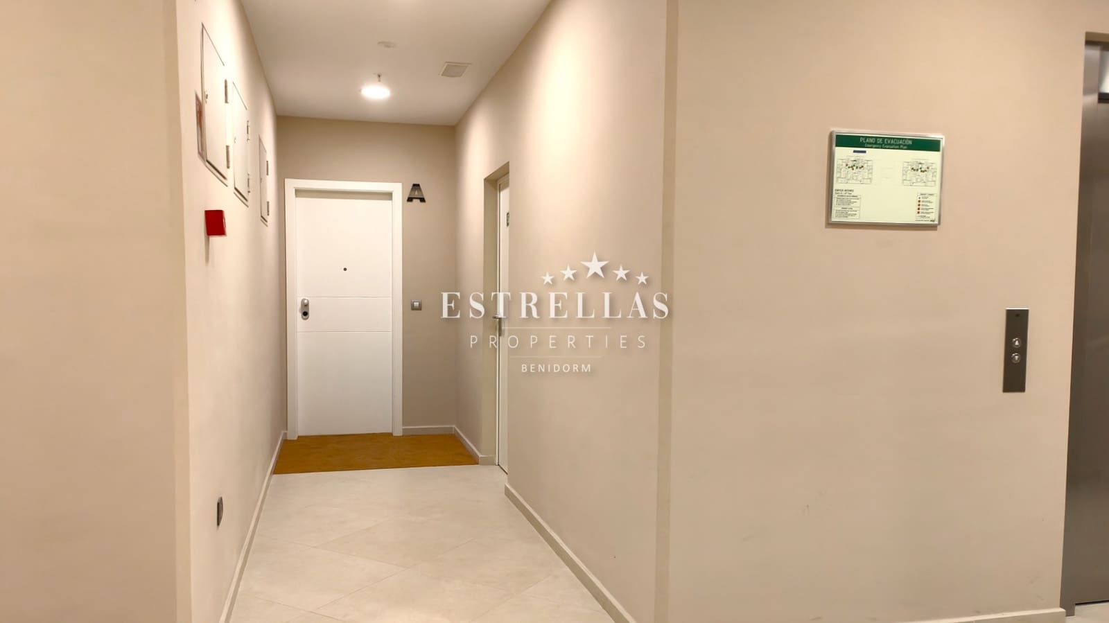 2 soverom Leilighet til salgs i Benidorm med svømmebasseng garasje - € 750 000 (Ref: 9186248)