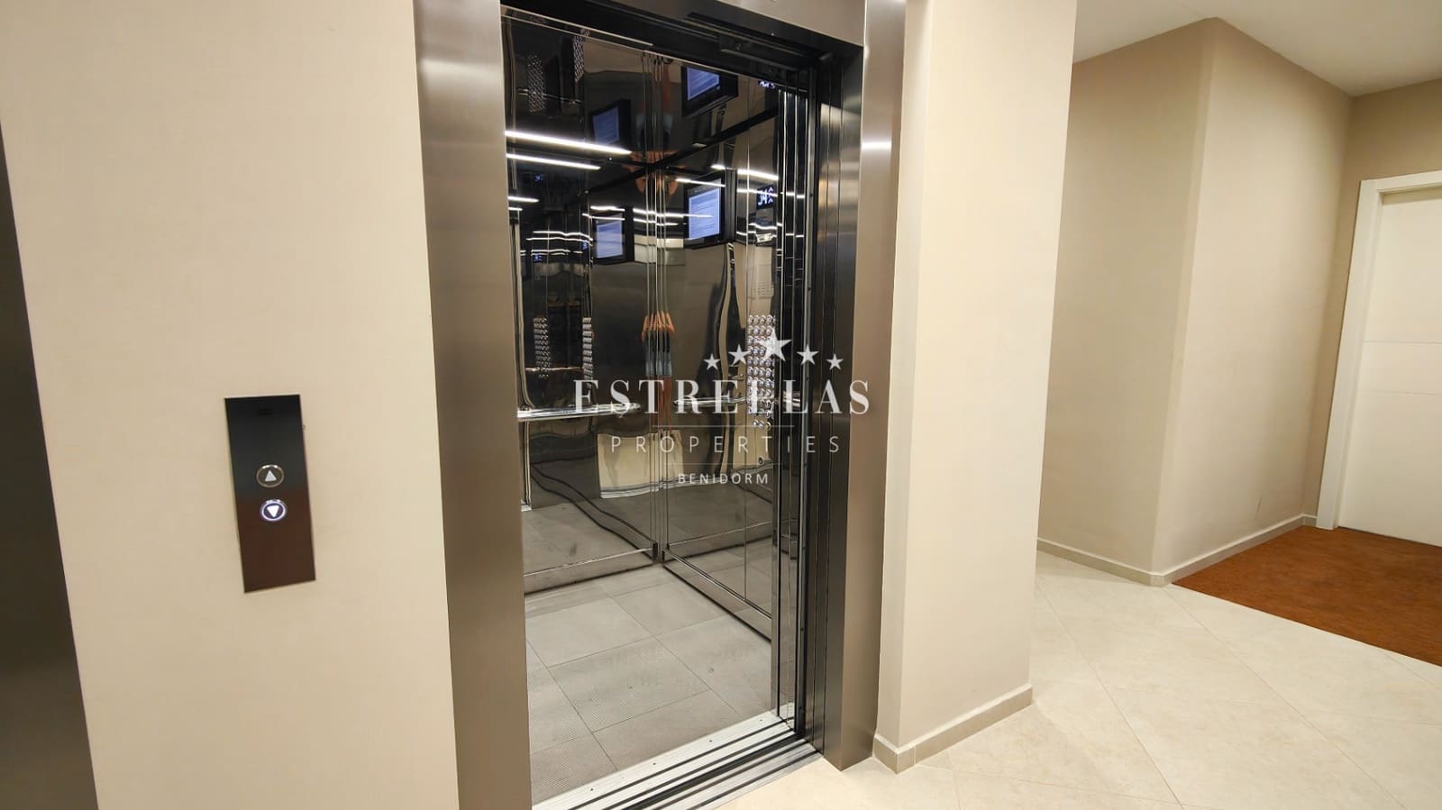 2 soverom Leilighet til salgs i Benidorm med svømmebasseng garasje - € 750 000 (Ref: 9186248)