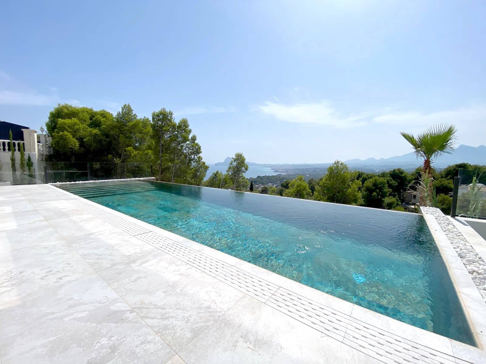 5 bedroom Villa for sale in Altea with pool - € 2,500,000 (Ref: 9223637)