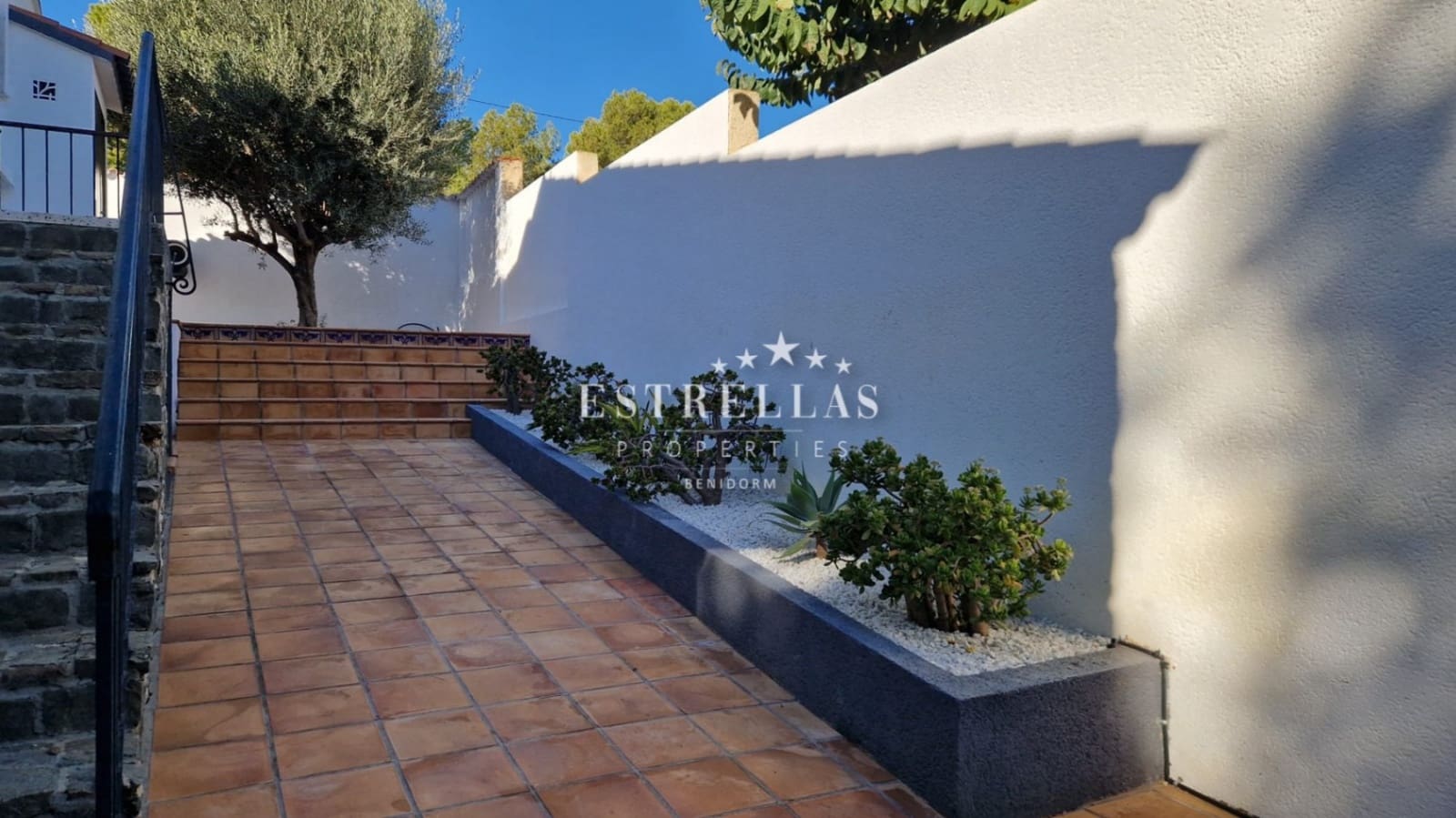 5 sypialnia Willa na sprzedaż w Calpe / Calp z basenem garażem - 749 000 € (Ref: 9329610)