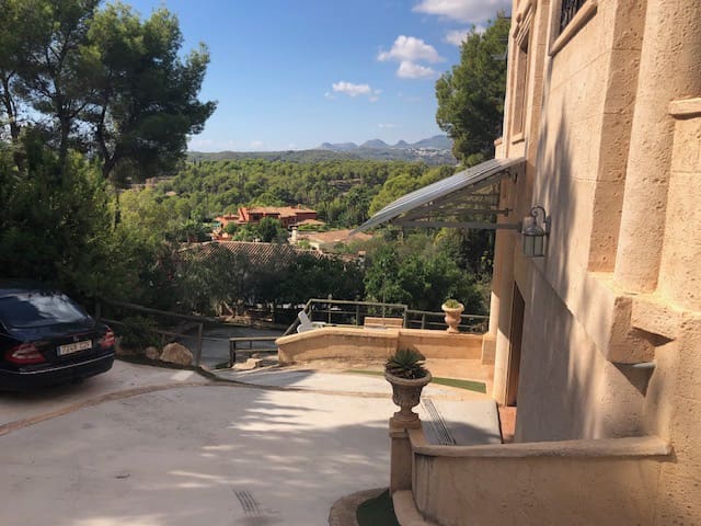 4 bedroom Villa for sale in Altea with pool - € 630,000 (Ref: 9353958)