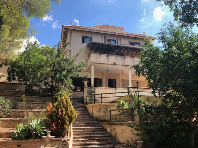 4 bedroom Villa for sale in Altea with pool - € 630,000 (Ref: 9353958)