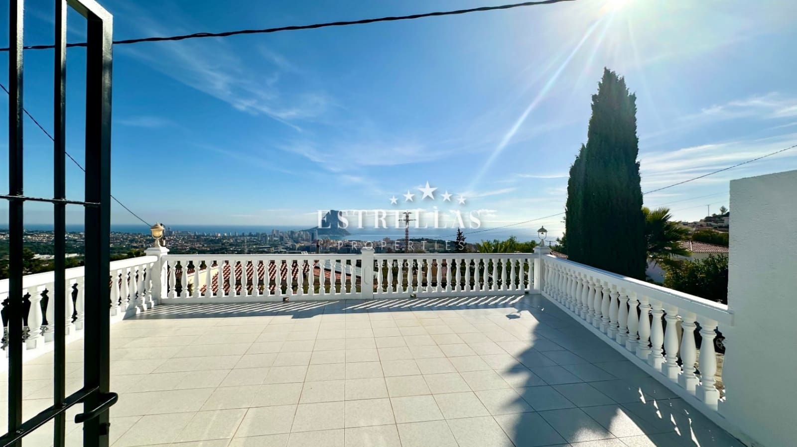 3 sypialnia Willa na sprzedaż w Calpe / Calp z basenem garażem - 450 000 € (Ref: 9393502)