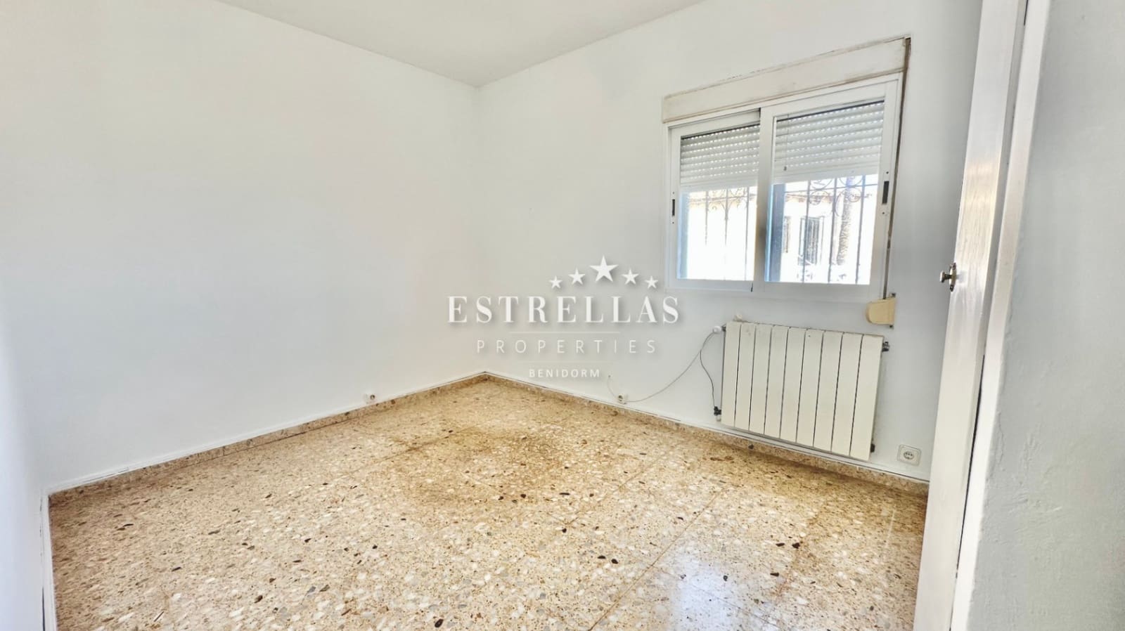 3 sypialnia Willa na sprzedaż w Calpe / Calp z basenem garażem - 450 000 € (Ref: 9393502)